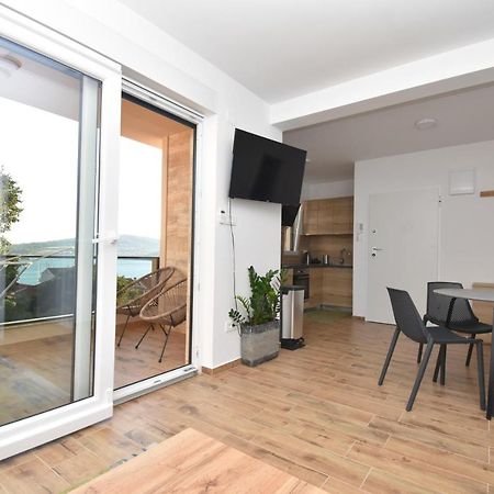 Apartman Bela Tisno Bagian luar foto