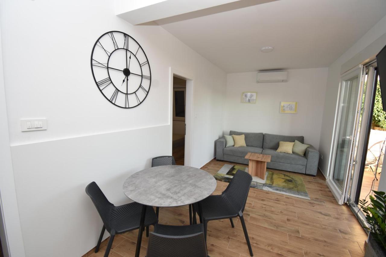 Apartman Bela Tisno Bagian luar foto